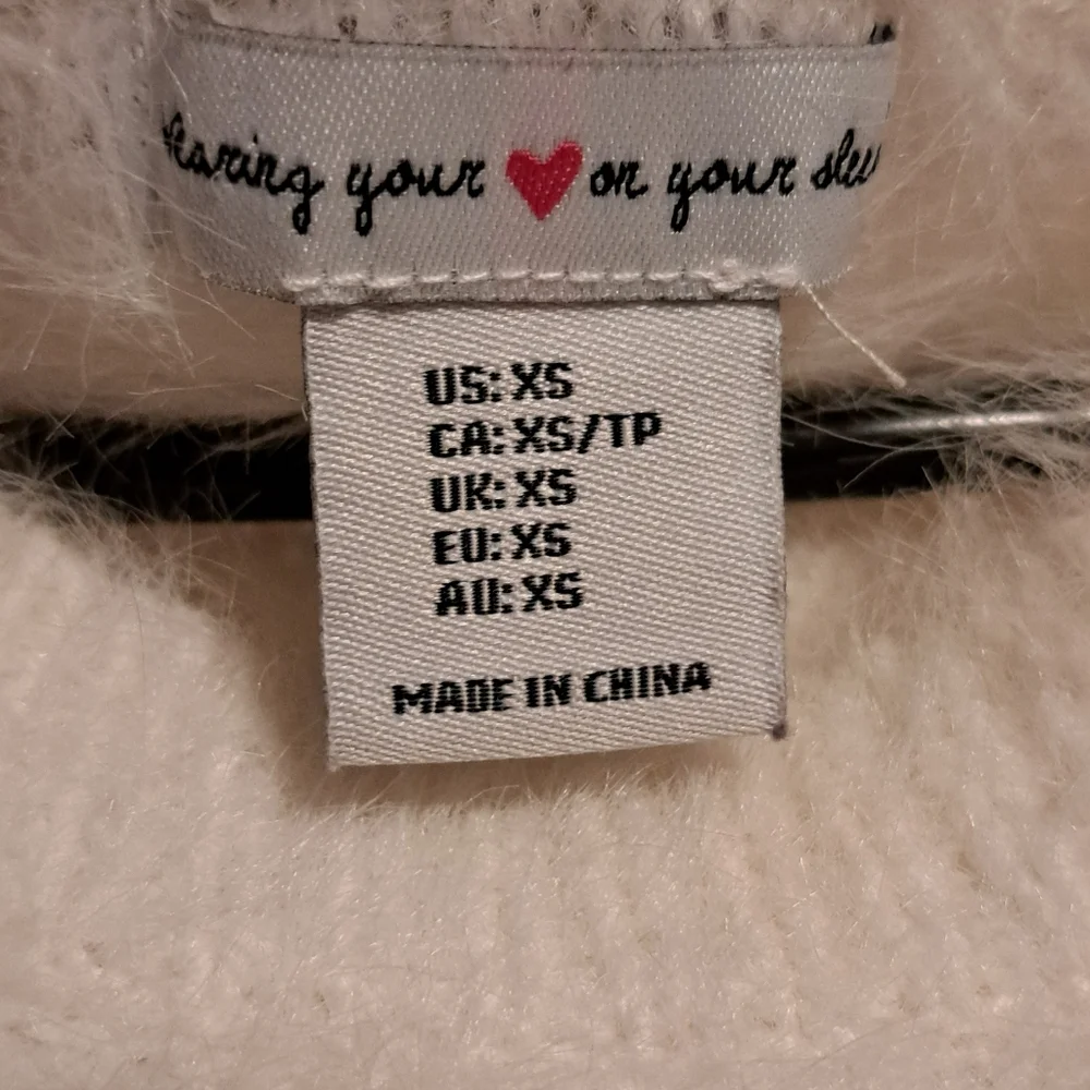 2 Sweaters - Picture 4 of 8